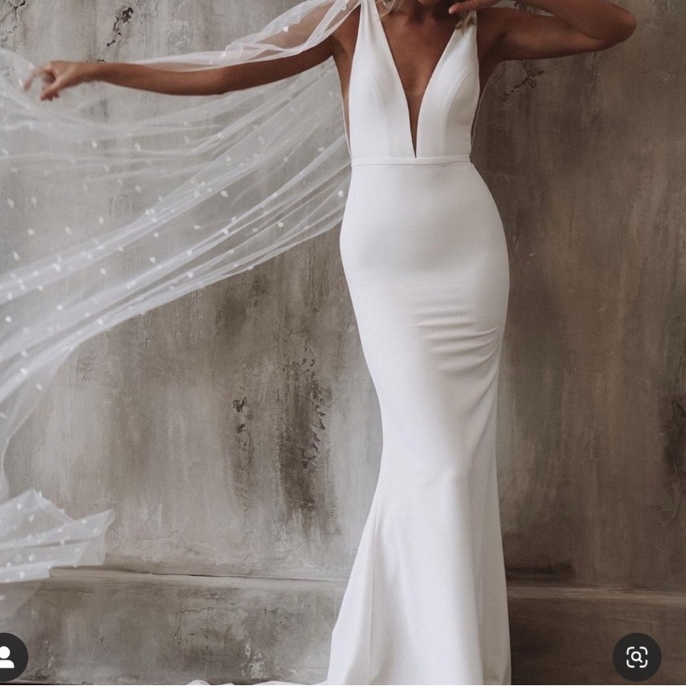 White Sleeveless Wedding Dress